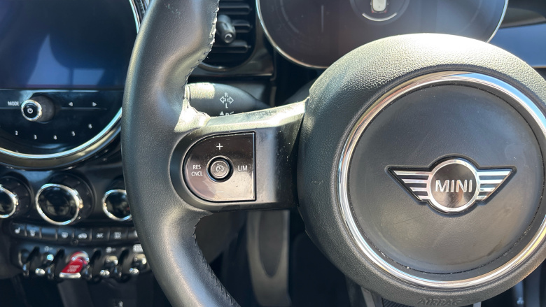 MINI Hatchback 1.5 Cooper Classic Premium 5dr Auto Petrol Hatchback